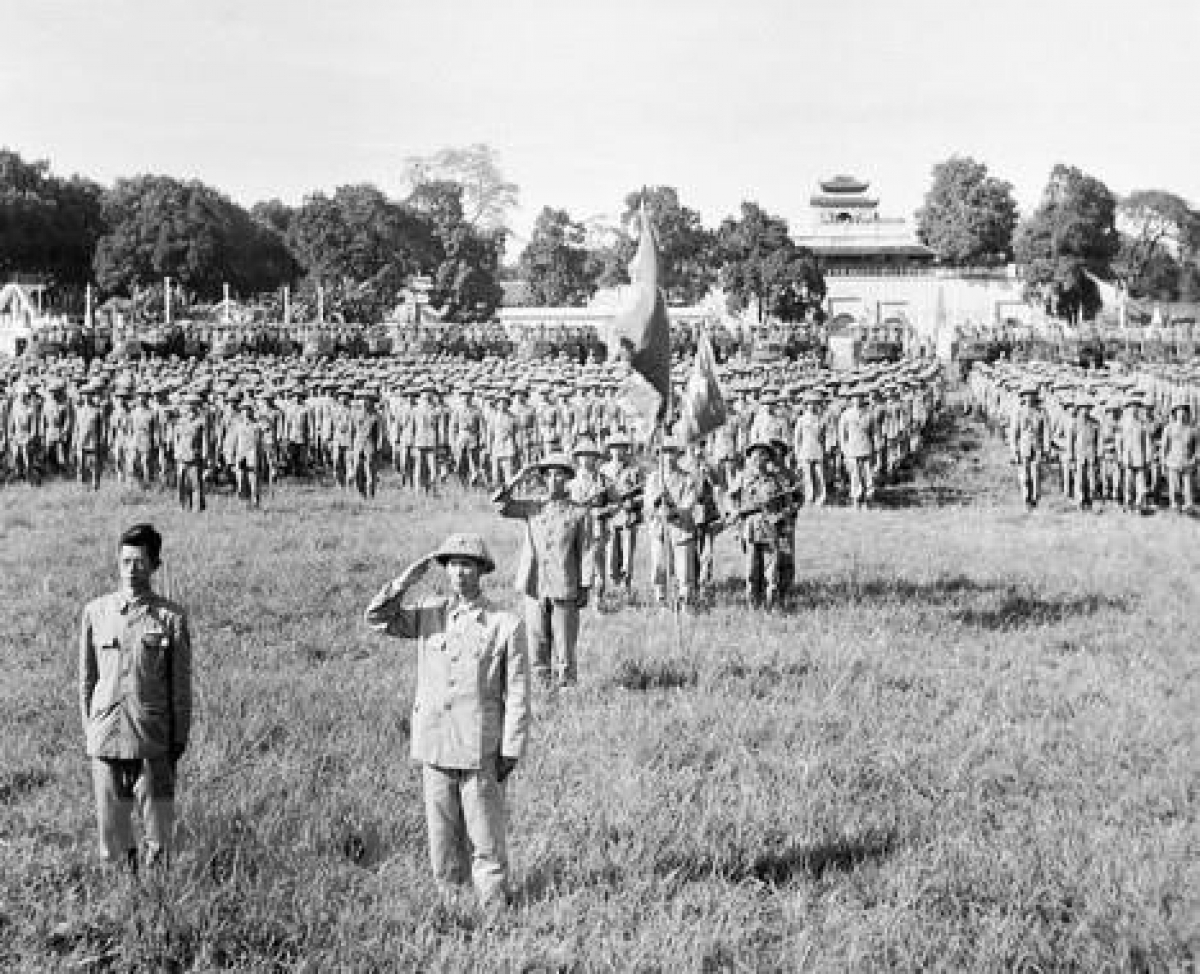 Valuable photos of Hanoi Liberation Day in 1954