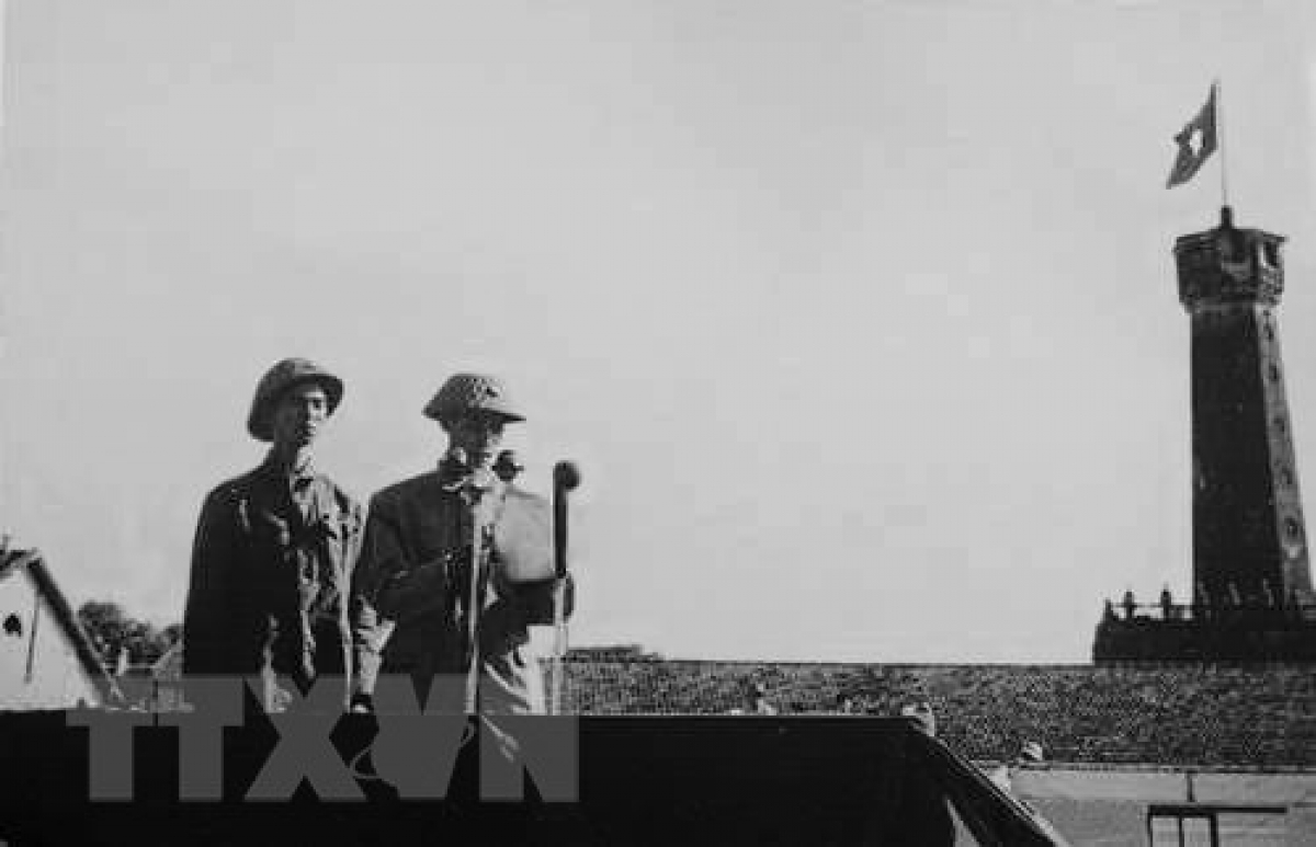 Valuable photos of Hanoi Liberation Day in 1954