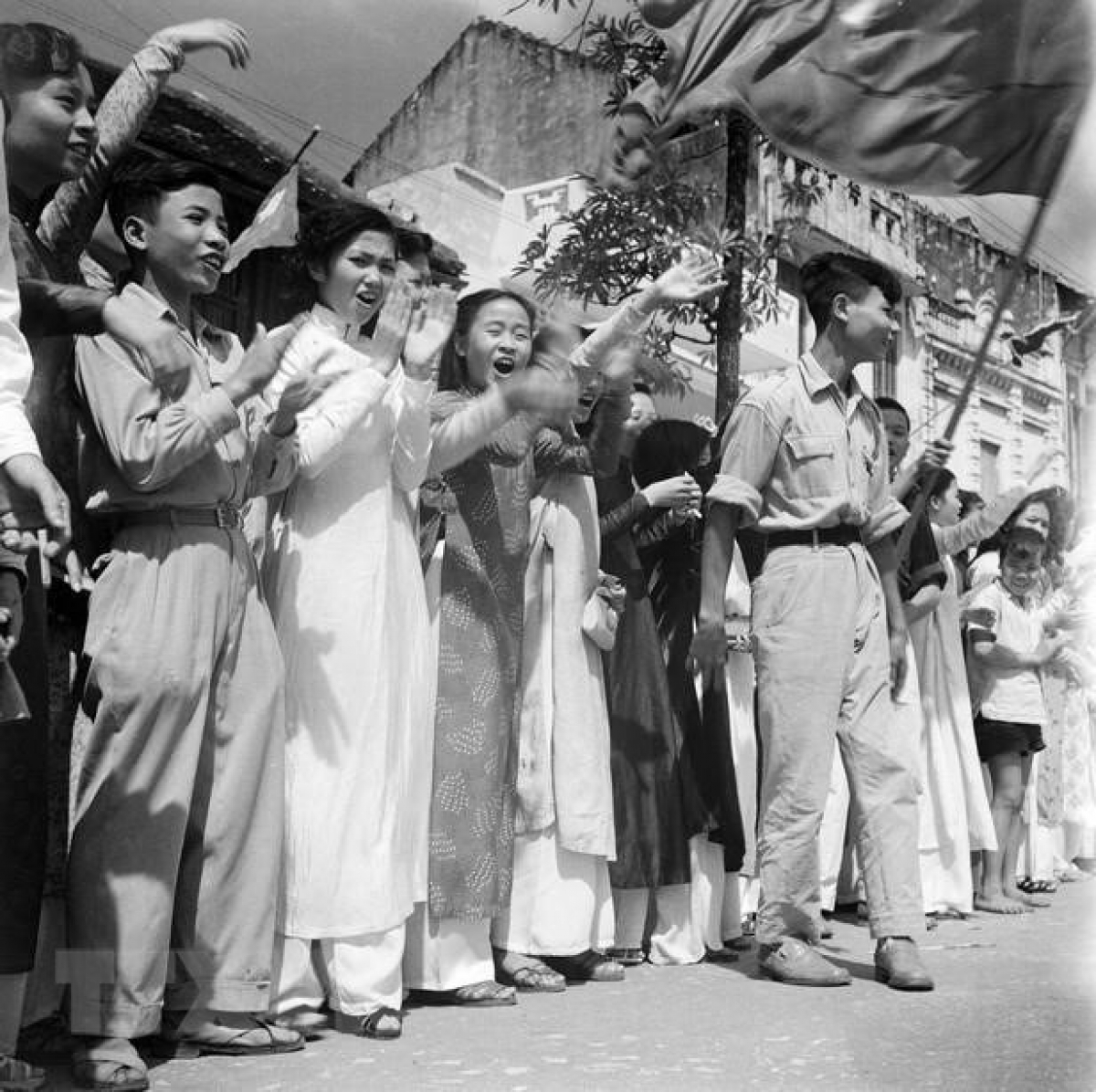 Valuable photos of Hanoi Liberation Day in 1954
