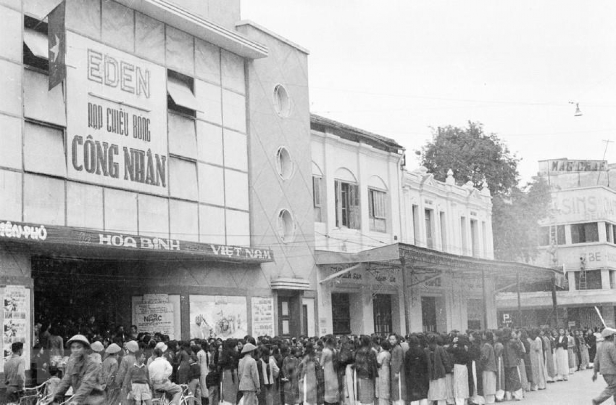 Valuable photos of Hanoi Liberation Day in 1954