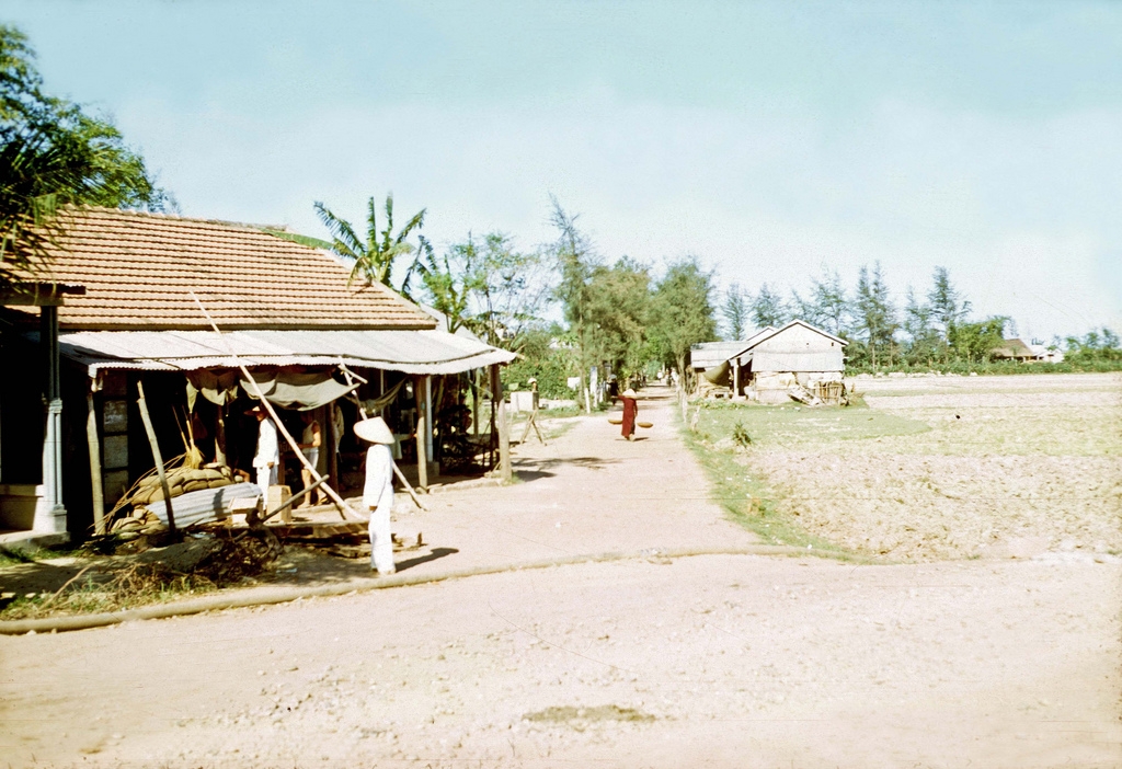Rare color photos of Quang Tri province in 1960s Rare color photos of Quang Tri province in 1960s