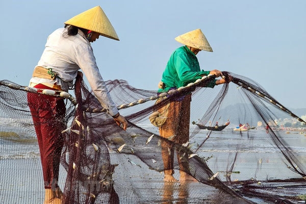 Off-the-beaten-track fishing village in Sam Son Beach