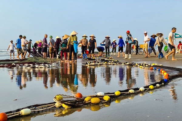Off-the-beaten-track fishing village in Sam Son Beach