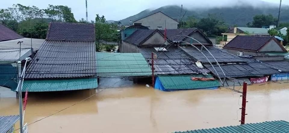 Houses in Nghe An province inundated in floodwater (Photo: FB: Le Cong Vinh) 