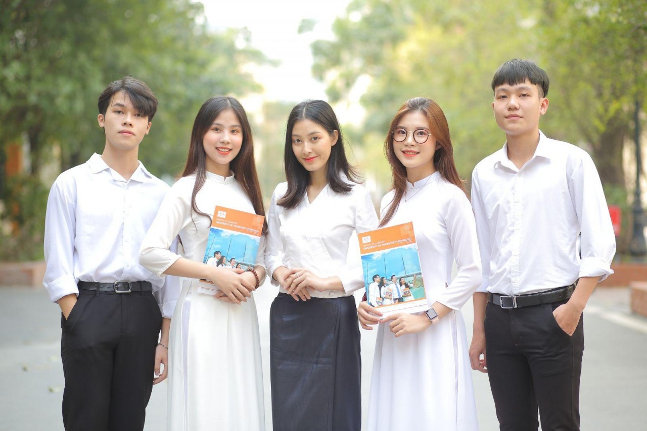 Miss World Lao Runner-up Chooses Vietnamese University