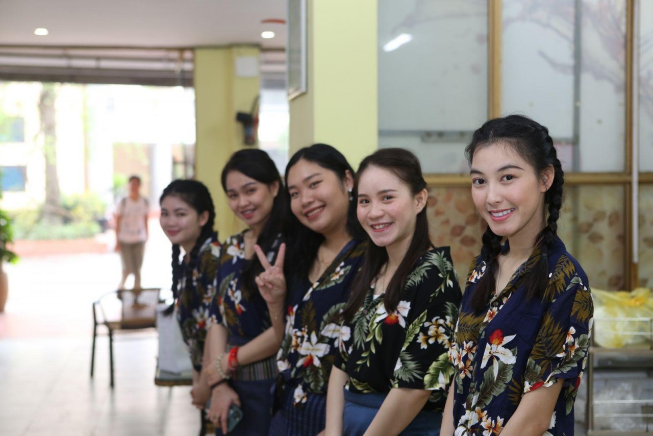 Miss World Lao Runner-up Chooses Vietnamese University