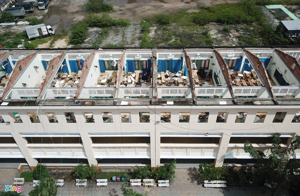 Flood in Central Vietnam: HCMC's school roof blown off due to eavy storm