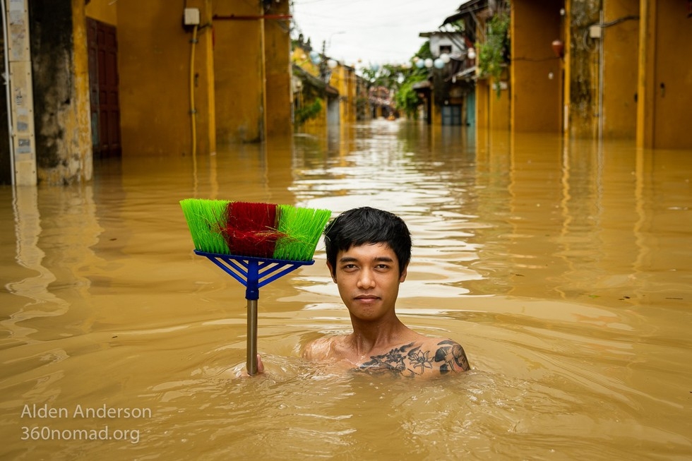 Inundated Hoi An during flooding season under the lens of American photographer