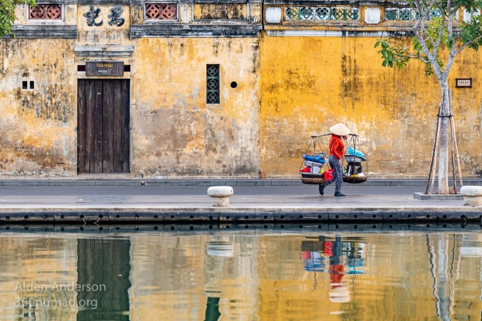 Inundated Hoi An during flooding season under the lens of American photographer