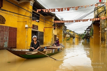 Inundated Hoi An during flooding season under the lens of American photographer
