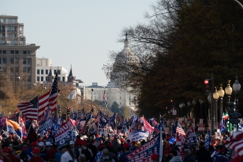 world breaking news today november 16 violent clashes after trump supporters protest election