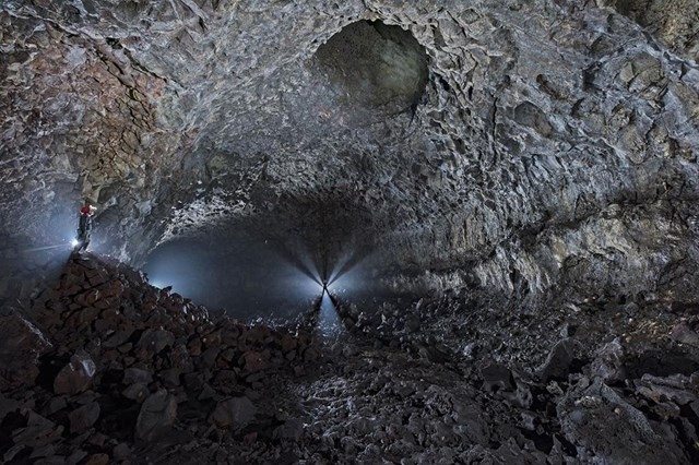 Krong No cave, known as the longest and most beautiful lava cave in Southeast Asia (Photo: Dai Doan Ket) 
