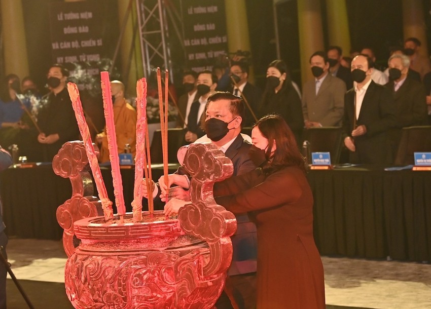Photo: Vietnam Mourns 23,000 Plus Covid Victims in Memorial Ceremony