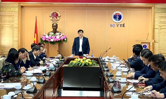 Health minister nguyen thanh long at the meeting on december 5 (photo: vietnam ministry of health) 