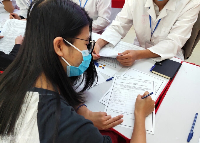 Vietnam to roll out nasal spray and eye-drop COVID-19 vaccine