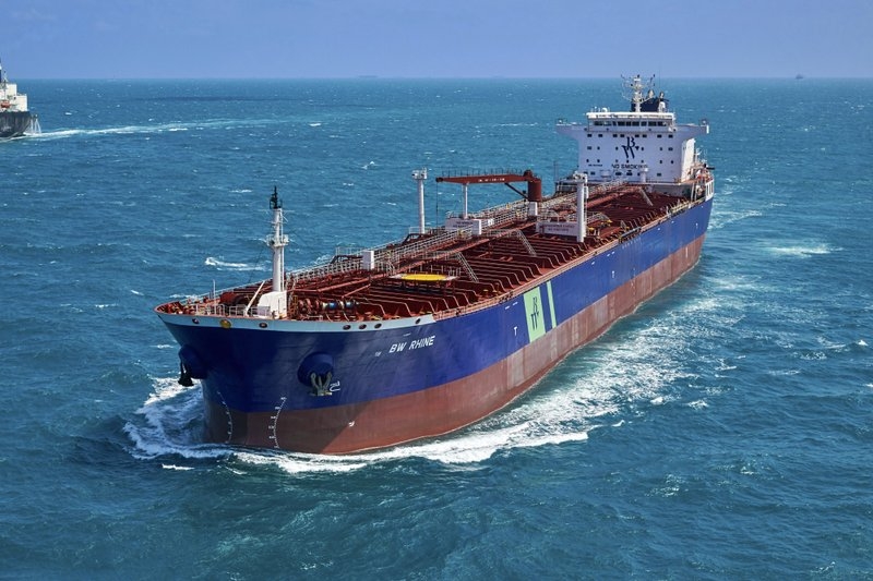 It is warned that some oil had leaked from the site of blast (photo: ap news) 
