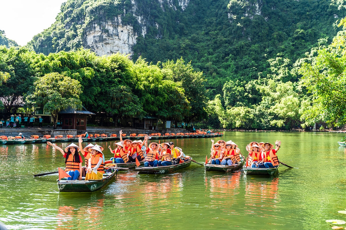 Get a chill weekend with a trip to Trang An
