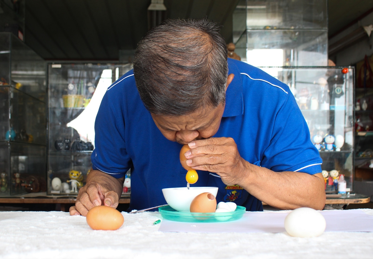 Unique Christmas items made from eggshell in Vietnam
