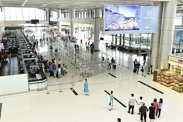 Vietnam air passengers figure witnesses tumble in 2020