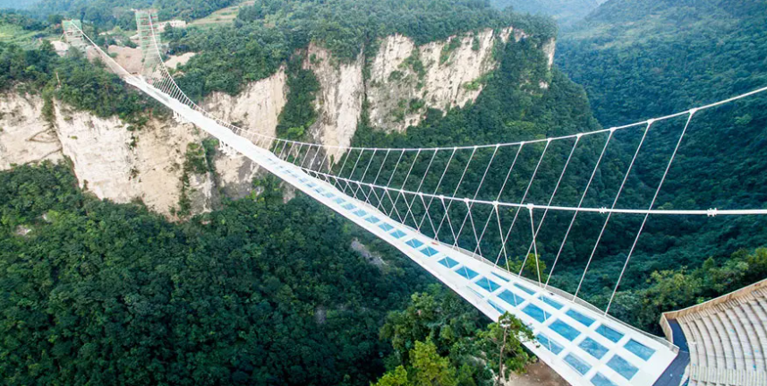 Zhangjiajie Grand Canyon Glass Bridge (Photo: China Travel)  