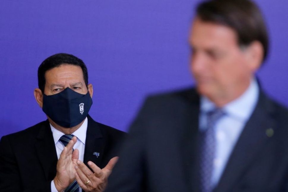 Brazil's Vice President Hamilton Mourao gestures next to Brazil's President Jair Bolsonaro during a ceremony at the Planalto Palace in Brasilia, Brazil November 9, 2020 (Photo: Reuters)  