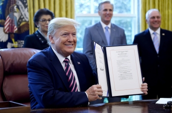 world breaking news today december 28 trump signs coronavirus relief