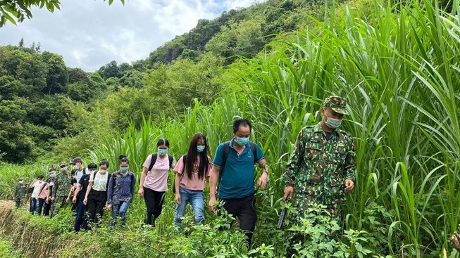 The illegal immigrants at Tra Vinh border gate were detected (Photo: Phap Luat online)  