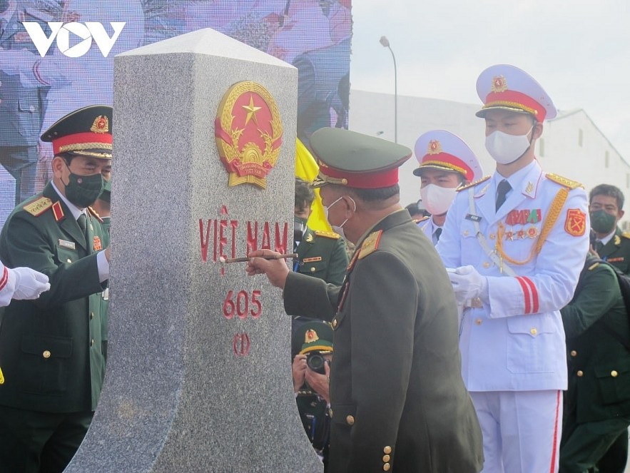 Vietnam, Laos Hold First Border Defence Friendship Exchange - Photos