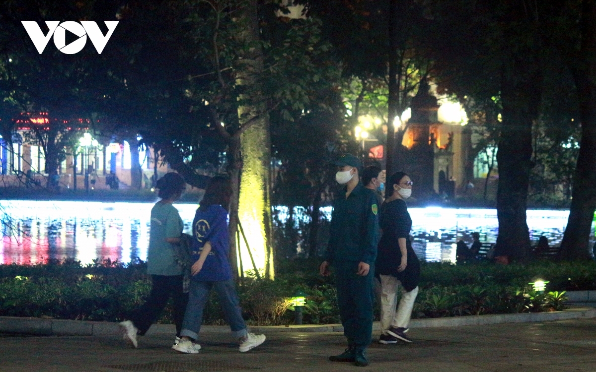 In photos: Hanoi reopens weekend pedestrian zone in Old Quarter