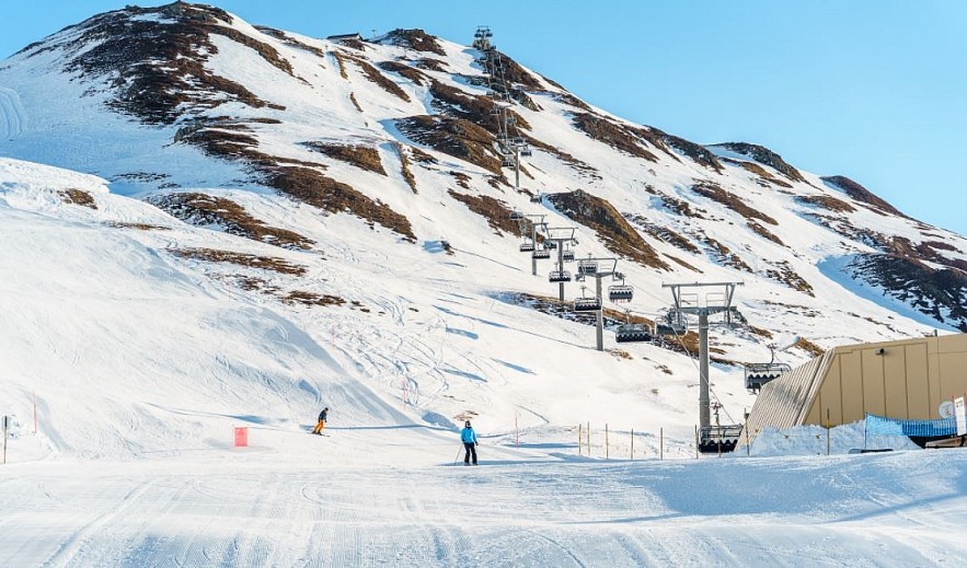 Vietnamese Tourist 'Lost' in Beautiful, Snowy Village in Switzerland Vietnamese Tourist 'Lost' in Beautiful, Snowy Village in Switzerland