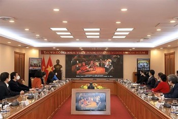 Exhibition Shows 50 Photos of Vietnam - India Friendship