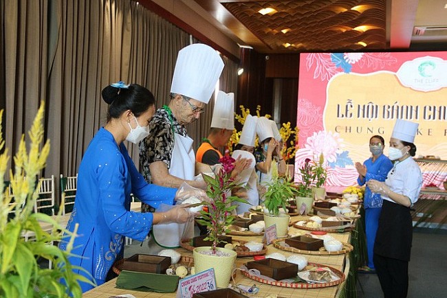 Foreign Tourists' Memories of Tet in Mui Ne - Video