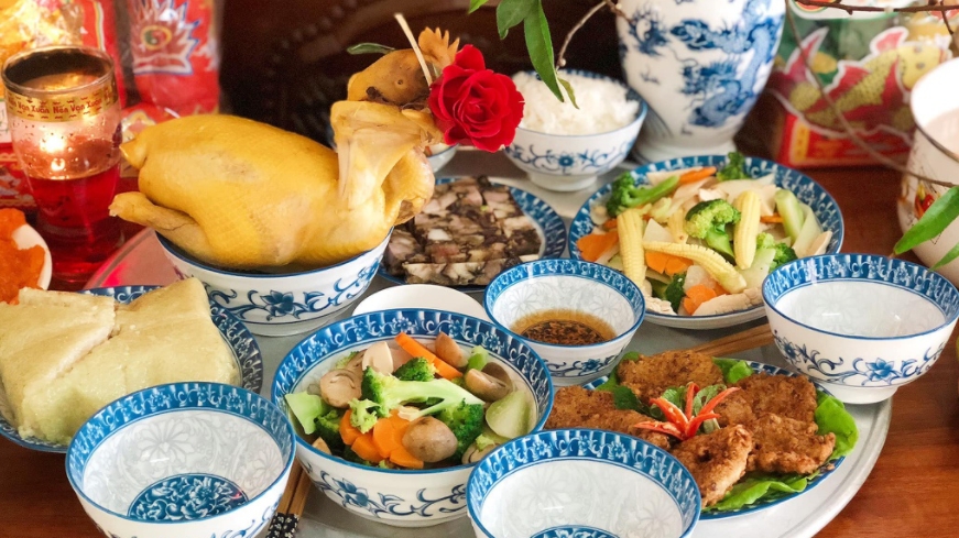 Worshiping tray on Kitchen God Day in different regions of Vietnam
