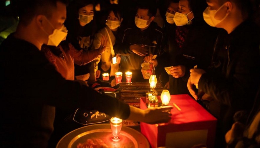 Praying for Luck at New Year Market Fairs
