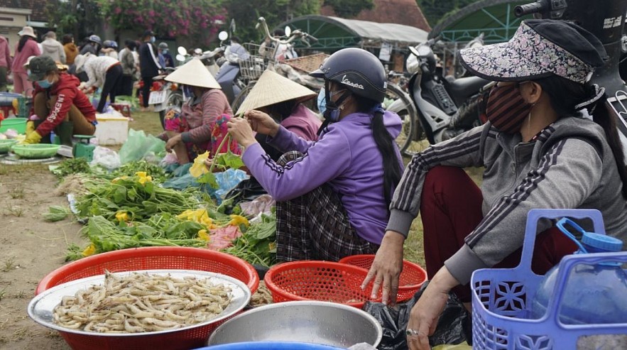 New Year Market Fairs to Pray for Luck Across Vietnam