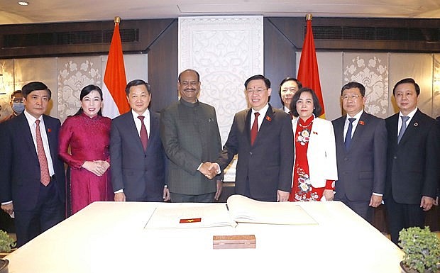 National Assembly Chairman Discusses Development of Relations with Indian Leaders