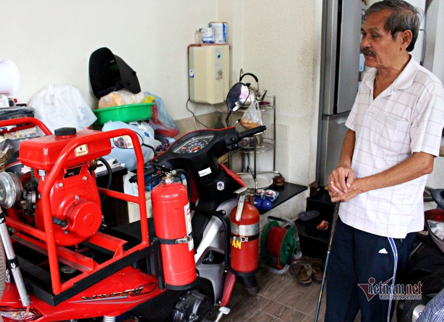 A Saigonese invents fire truck that can enters small lanes