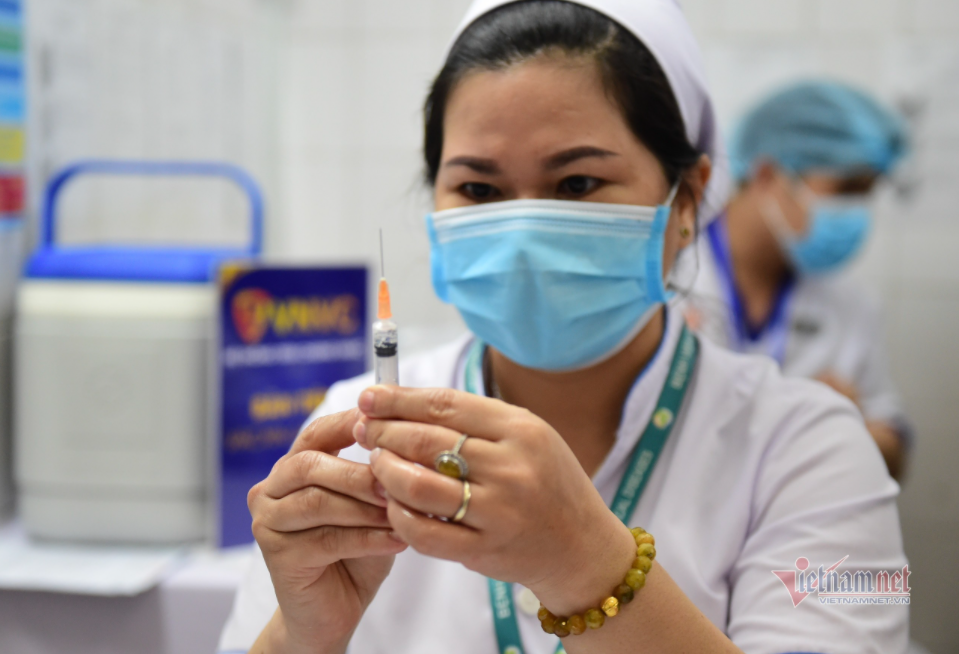 level 2 anaphylaxis found in 4 more covid 19 vaccine recipients however its under control now
