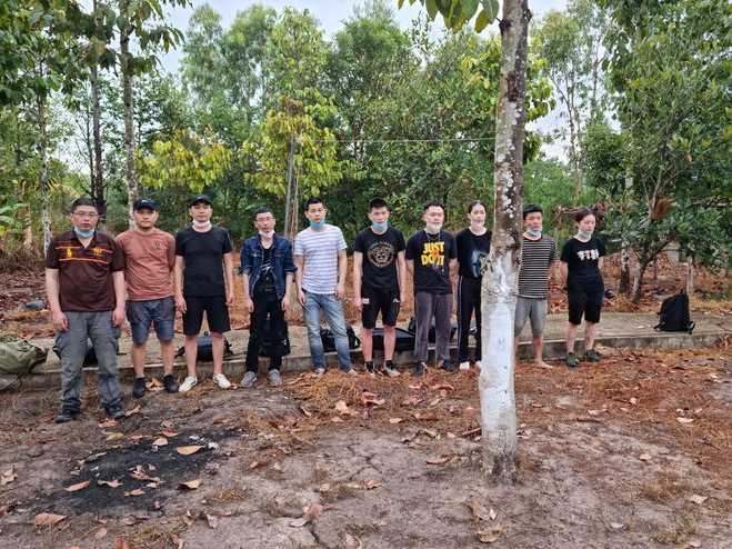 Twelve Chinese illegally exiting Long An border got arrested