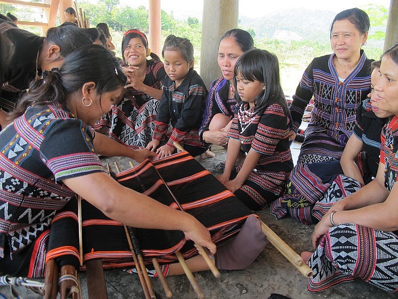 Vietnamese Expats in US Support Artisans, Traditional Craft Villages in Hue