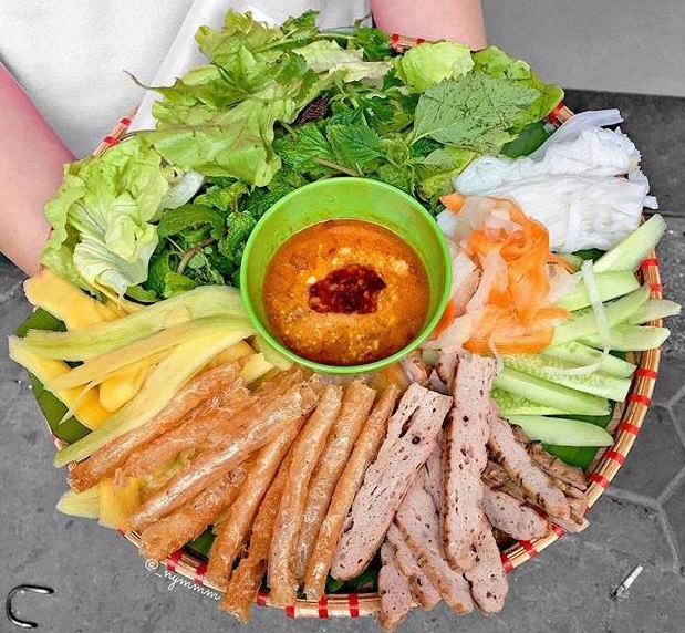 How meat roll different in three Vietnamese regions?