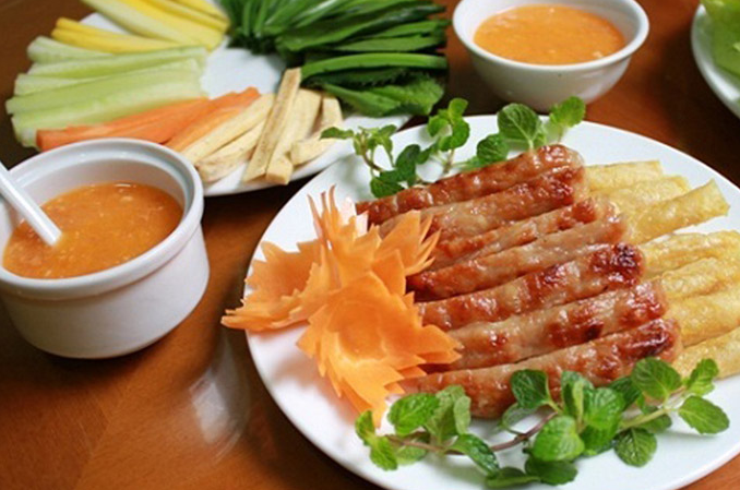 How meat roll different in three Vietnamese regions?