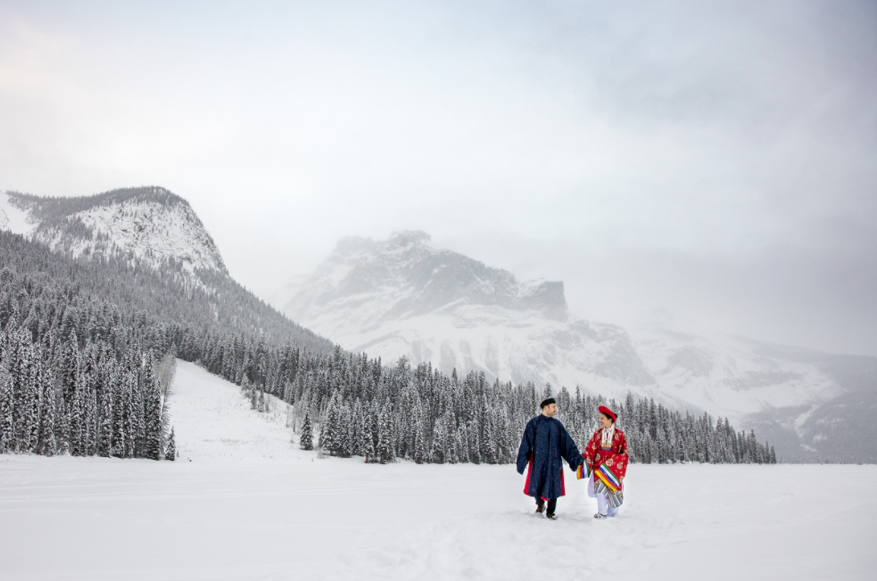 Vietnamese - Polish couple wearing Nguyen Dynasty costume for snowy wedding pictures in Canada Vietnamese - Polish couple wearing Nguyen Dynasty costume for snowy wedding pictures in Canada