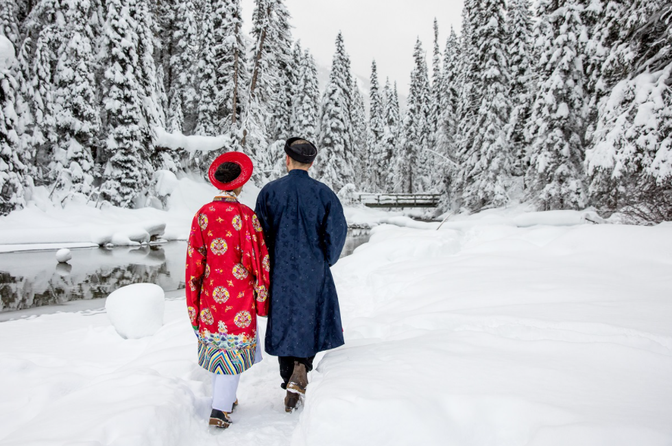 Vietnamese - Polish couple wearing Nguyen Dynasty costume for snowy wedding pictures in Canada Vietnamese - Polish couple wearing Nguyen Dynasty costume for snowy wedding pictures in Canada
