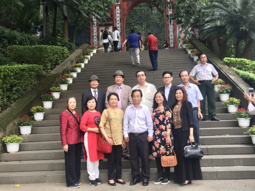 ALOV and overseas Vietnamese visit Hung Kings' Temple