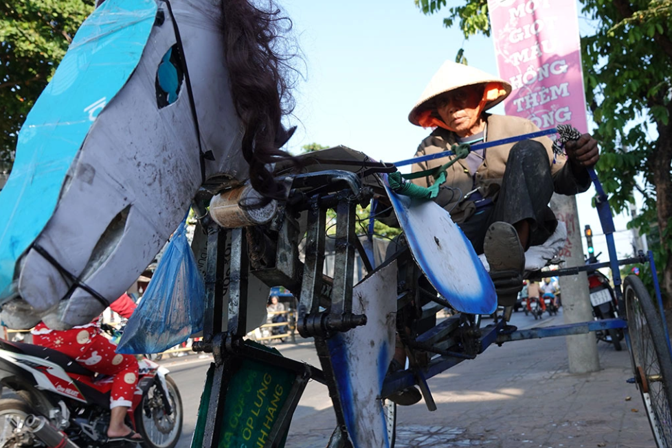 Can Tho man got fame for making horse-like bike with only 4,3 dollars Can Tho man got fame for making horse-like bike with only 4,3 dollars