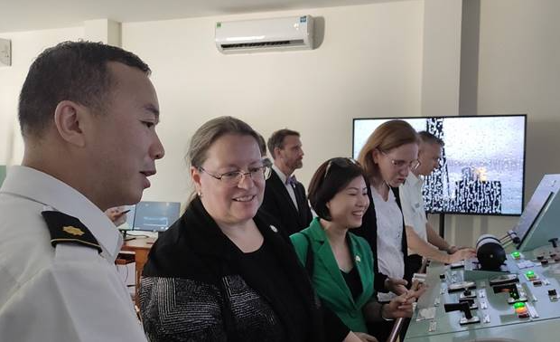 US hands over training center to Vietnam Coast Guard