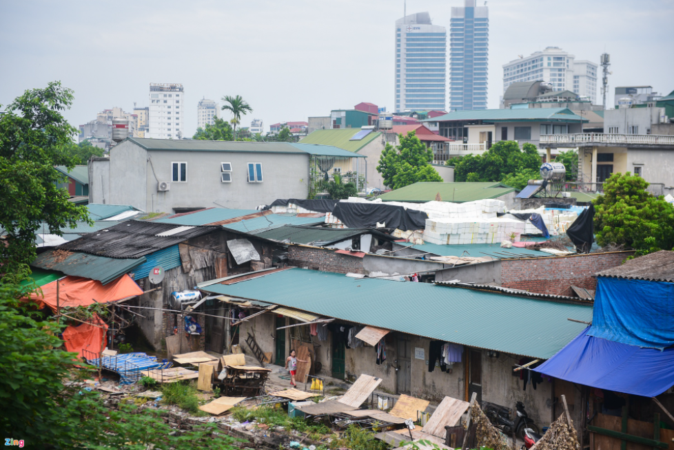 A village with no water nor electricity in Hanoi's center A village with no water nor electricity in Hanoi's center