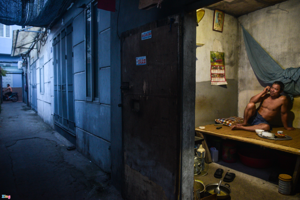 A village with no water nor electricity in Hanoi's center A village with no water nor electricity in Hanoi's center