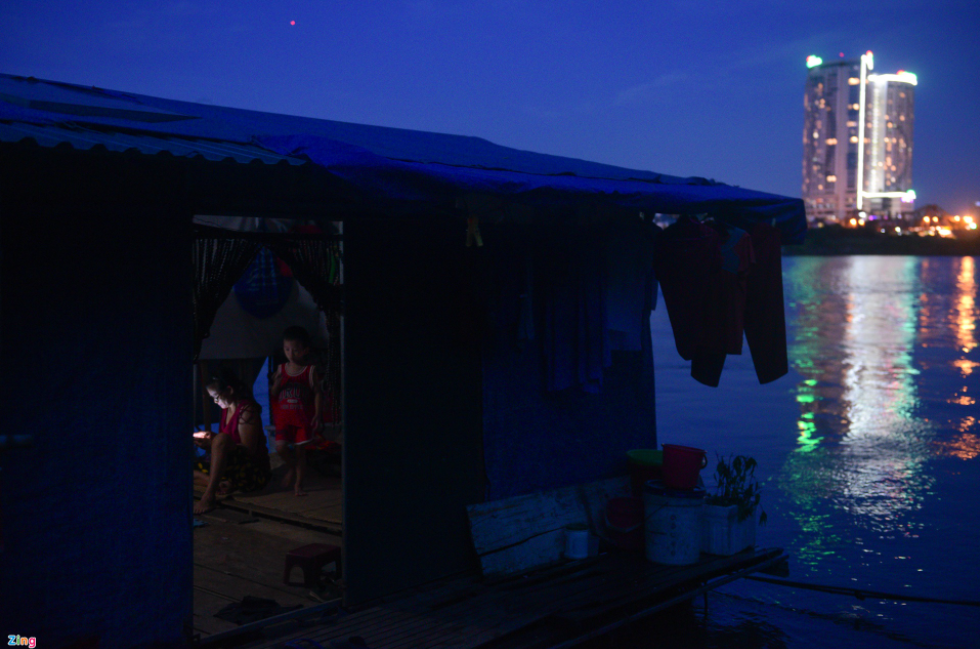 A village with no water nor electricity in Hanoi's center A village with no water nor electricity in Hanoi's center